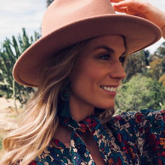 Meet your Posher, Nathalie - Picture 4 of 4